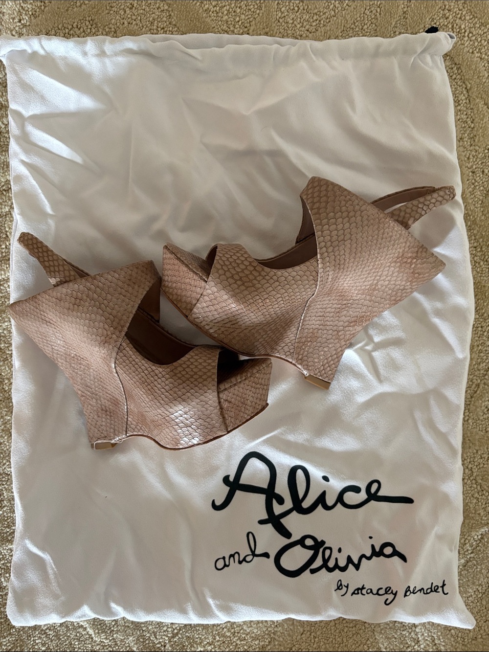 Alice + Olivia Nude Tan Textured Wedge Sling backs Vintage